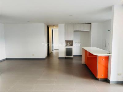 Apartamento de 3 alcobas en venta en El Poblado, Medellín, 107 m² · foto 4 de 20