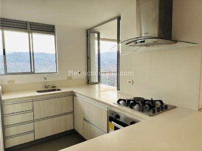 Apartamento de 3 alcobas en venta en El Poblado, Medellín, 107 m² · foto 9 de 20