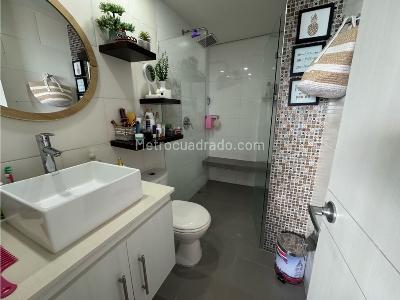 Apartamento de 3 alcobas en venta en El Poblado, Medellín, 102 m² · foto 18 de 20