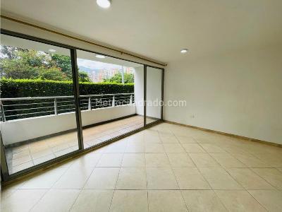Apartamento de 3 alcobas en venta en Loma De Bernal, Medellín, 85 m² · foto 3 de 19