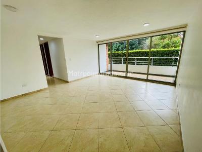 Apartamento de 3 alcobas en venta en Loma De Bernal, Medellín, 85 m² · foto 4 de 19