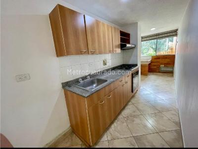 Apartamento de 3 alcobas en venta en Loma De Bernal, Medellín, 85 m² · foto 6 de 19