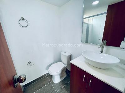 Apartamento de 3 alcobas en venta en Loma De Bernal, Medellín, 85 m² · foto 7 de 19
