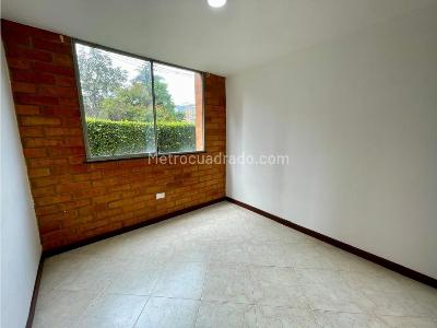 Apartamento de 3 alcobas en venta en Loma De Bernal, Medellín, 85 m² · foto 8 de 19