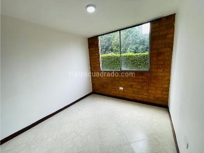 Apartamento de 3 alcobas en venta en Loma De Bernal, Medellín, 85 m² · foto 9 de 19