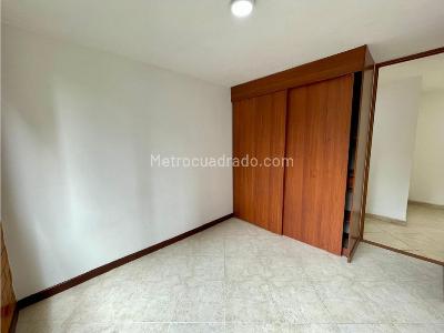 Apartamento de 3 alcobas en venta en Loma De Bernal, Medellín, 85 m² · foto 12 de 19