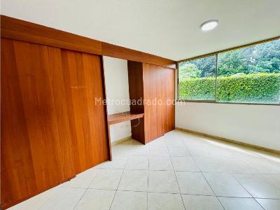 Apartamento de 3 alcobas en venta en Loma De Bernal, Medellín, 85 m² · foto 13 de 19