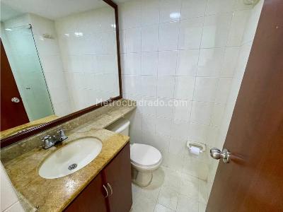 Apartamento de 3 alcobas en venta en Loma De Bernal, Medellín, 85 m² · foto 14 de 19