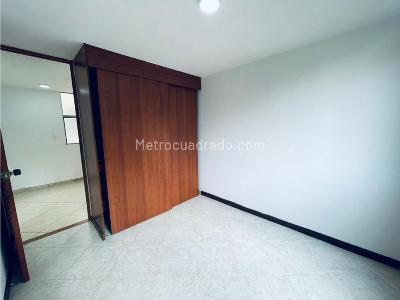 Apartamento de 3 alcobas en venta en Loma De Bernal, Medellín, 85 m² · foto 15 de 19