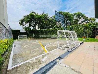 Apartamento de 3 alcobas en venta en Loma De Bernal, Medellín, 85 m² · foto 17 de 19