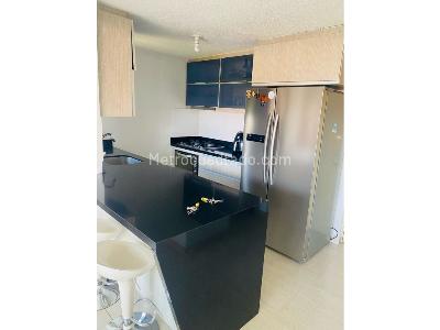 Apartamento de 2 alcobas en venta en Loma De Bernal, Medellín, 80 m² · foto 2 de 11