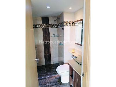 Apartamento de 2 alcobas en venta en Loma De Bernal, Medellín, 80 m² · foto 3 de 11
