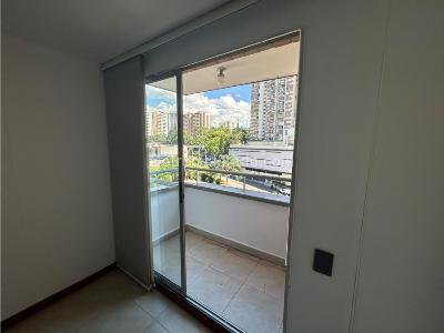 Apartamento de 3 alcobas en venta en Loma De Bernal, Medellín, 69 m² · foto 2 de 20