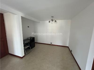 Apartamento de 3 alcobas en venta en Loma De Bernal, Medellín, 69 m² · foto 5 de 20