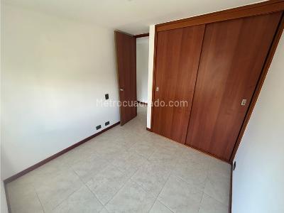 Apartamento de 3 alcobas en venta en Loma De Bernal, Medellín, 69 m² · foto 13 de 20