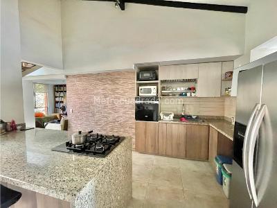 Apartamento de 4 alcobas en venta en Laureles, Medellín, 178 m² · foto 3 de 16