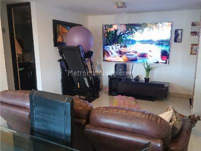 Apartamento en venta en Loma De Los Bernal, Medellín · foto 2 de 20