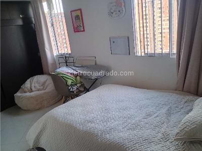 Apartamento en venta en Loma De Los Bernal, Medellín · foto 15 de 20