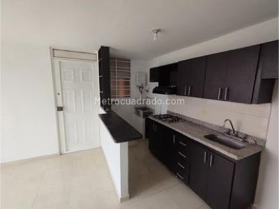 Apartamento de 2 alcobas en venta en La Milagrosa, Medellín, 37 m² · foto 2 de 10