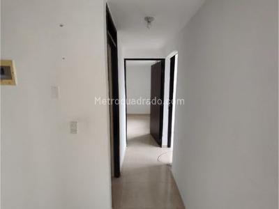 Apartamento de 2 alcobas en venta en La Milagrosa, Medellín, 37 m² · foto 5 de 10
