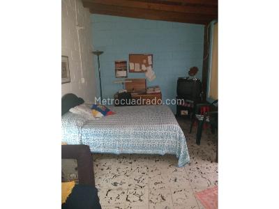 Casa de 5 alcobas en venta en Cabañas, Bello, 255 m² · foto 19 de 20