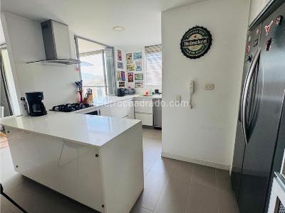 Apartamento de 2 alcobas en venta en Castropol, Medellín, 84 m² · foto 4 de 20