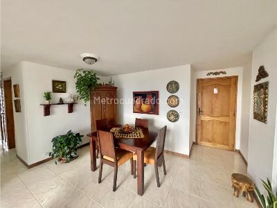 Apartamento de 3 alcobas en venta en El Poblado El Tesoro, Medellín, 97 m² · foto 3 de 14