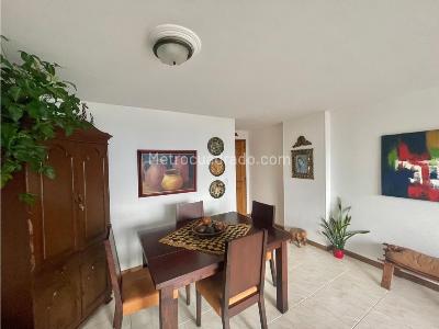 Apartamento de 3 alcobas en venta en El Poblado El Tesoro, Medellín, 97 m² · foto 7 de 14