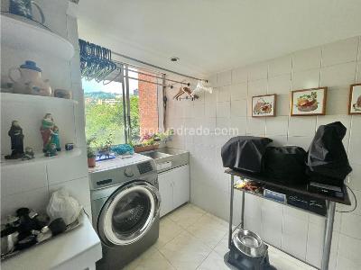 Apartamento de 3 alcobas en venta en El Poblado El Tesoro, Medellín, 97 m² · foto 9 de 14