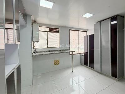 Apartamento de 3 alcobas en venta en Lagos De Cordoba, Bogotá, 154 m² · foto 17 de 20