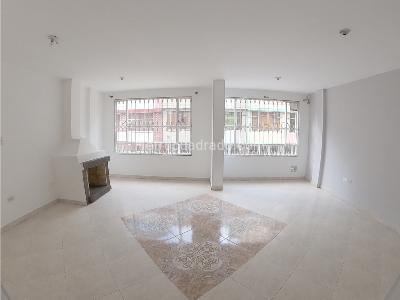 Casa de 5 alcobas en venta en La Riviera, Bogotá, 263 m² · foto 16 de 20