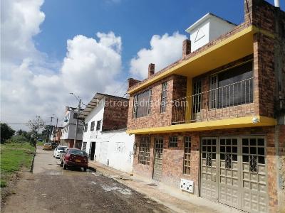 Casa de 5 alcobas en venta en Centro, Mosquera, 200 m² · foto 2 de 20