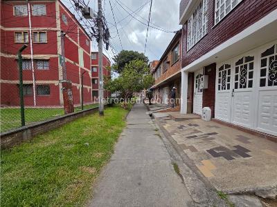 Casa de 5 alcobas en venta en Barrio Ciudad Roma, Bogotá, 183 m² · foto 3 de 20
