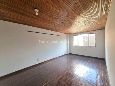 Casa de 5 alcobas en venta en Bella Vista, Bogotá, 380 m² · foto 2 de 19