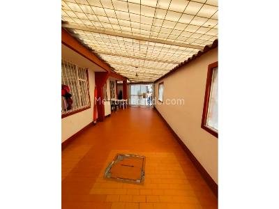 Casa de 5 alcobas en venta en Barrio Remanso Sur, Bogotá, 302 m² · foto 3 de 17