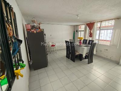 Casa de 5 alcobas en venta en Barrio Remanso Sur, Bogotá, 302 m² · foto 4 de 17