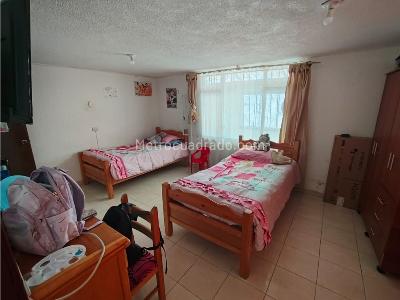 Casa de 5 alcobas en venta en Barrio Remanso Sur, Bogotá, 302 m² · foto 5 de 17