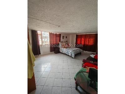 Casa de 5 alcobas en venta en Barrio Remanso Sur, Bogotá, 302 m² · foto 8 de 17