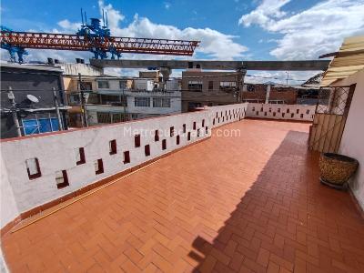 Casa de 5 alcobas en venta en Barrio Remanso Sur, Bogotá, 302 m² · foto 14 de 17