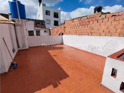 Casa de 5 alcobas en venta en Barrio Remanso Sur, Bogotá, 302 m² · foto 15 de 17
