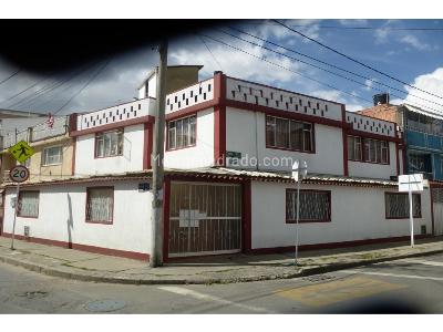 Casa de 5 alcobas en venta en Barrio Remanso Sur, Bogotá, 302 m² · foto 16 de 17