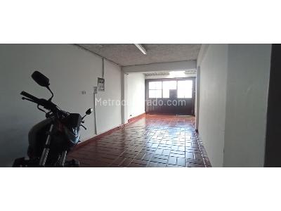 Casa de 5 alcobas en venta en Villa Luz, Bogotá, 305 m² · foto 3 de 19