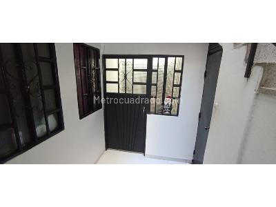 Casa de 5 alcobas en venta en Villa Luz, Bogotá, 305 m² · foto 5 de 19