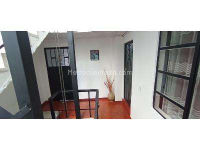 Casa de 5 alcobas en venta en Villa Luz, Bogotá, 305 m² · foto 6 de 19