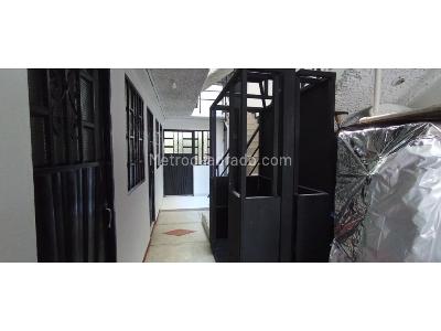 Casa de 5 alcobas en venta en Villa Luz, Bogotá, 305 m² · foto 8 de 19