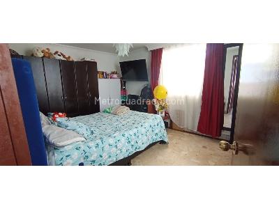 Casa de 5 alcobas en venta en Villa Luz, Bogotá, 305 m² · foto 11 de 19