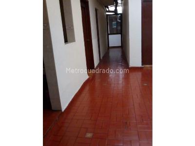 Casa de 5 alcobas en venta en Barrio La Laguna, Bogotá, 186 m² · foto 3 de 9