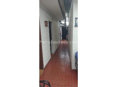 Casa de 5 alcobas en venta en Barrio La Laguna, Bogotá, 186 m² · foto 6 de 9