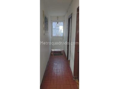Casa de 5 alcobas en venta en Barrio La Laguna, Bogotá, 186 m² · foto 8 de 9