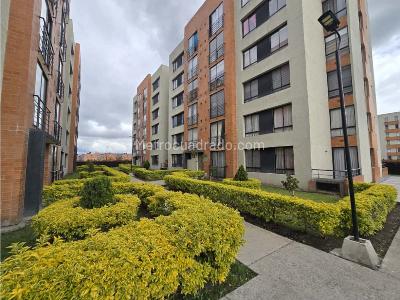 Apartamento en venta en Estancia Iii, Mosquera · foto 2 de 20